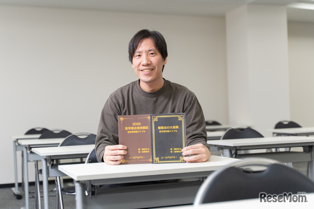 2024年に出版した書籍を紹介するエースアカデミー高梨氏