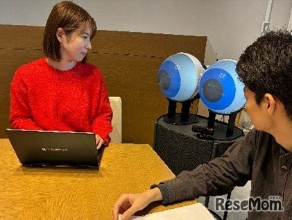 自動運転ロボットに「瞳」をつけて意思伝達「瞳ディスプレイ」開発