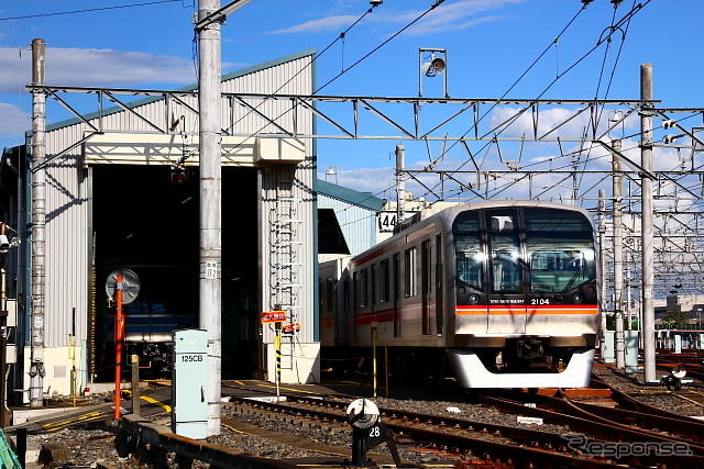 東京メトロ深川車庫に入庫中の東葉高速2000系