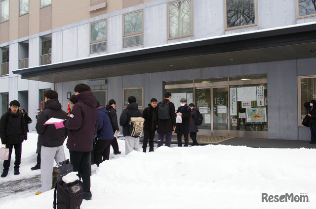 北海道大学試験場（札幌キャンパス）2026年1月17日 共通テスト1日目のようす（記事の内容とは関係ありません）
