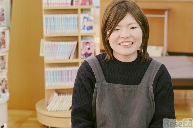 図書館司書の志田歩唯氏