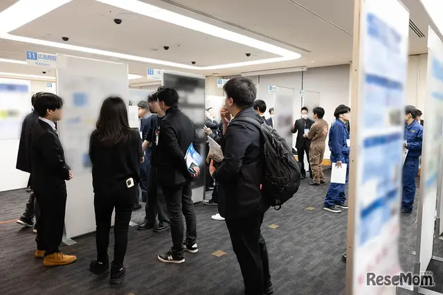 第2回高専起業家サミットでのポスター展示のようす