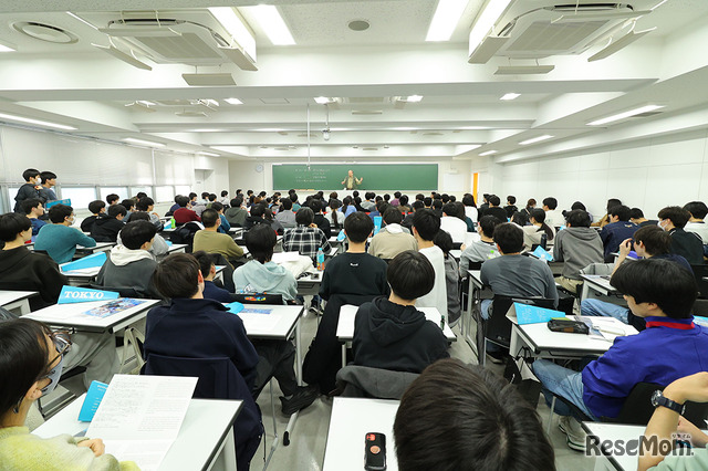 駿台から合格者へ贈る “最後の授業”に今年も多くの生徒が集まった