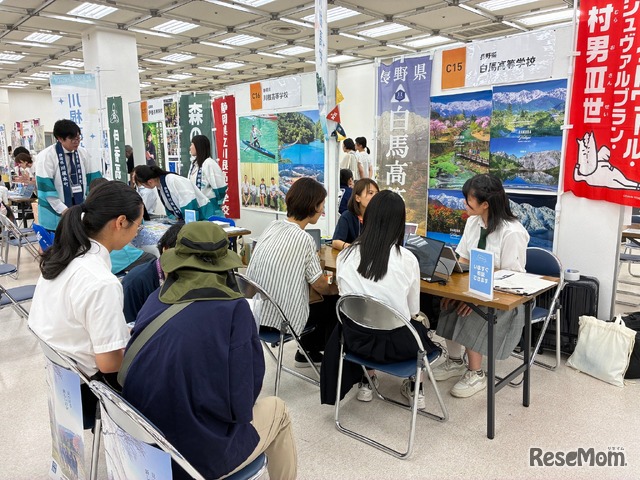 2025年6月に東京で開催した高校進学フェスのようす