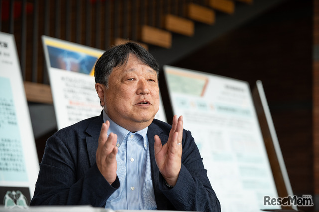 大和大学理工学部長の上村佳永教授