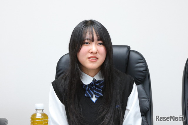 「データを取るための観察や抽出実験、放線菌の継代など、1日たりとも放置できない」とH.Yさん