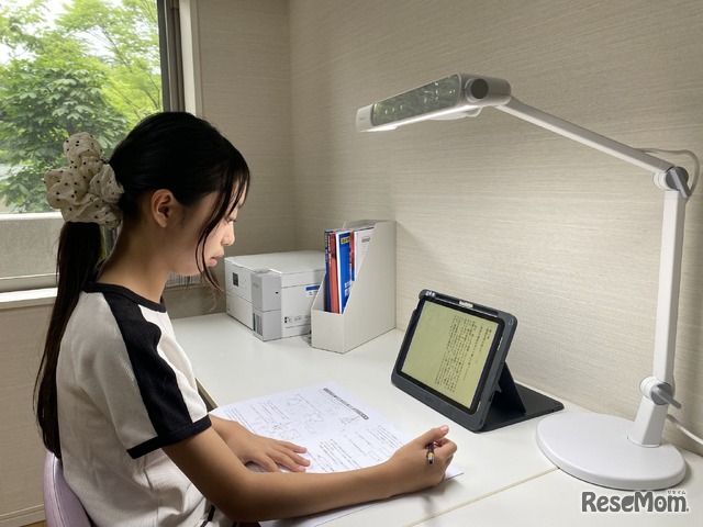 「見た目もかっこよく見やすいし、目が疲れない。すごく集中できる！」と大絶賛