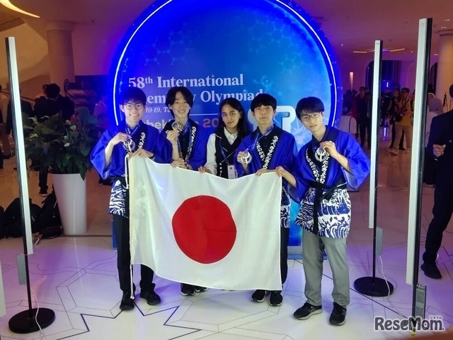 第58回国際化学オリンピック ウズベキスタン大会日本代表全員が銀メダル獲得