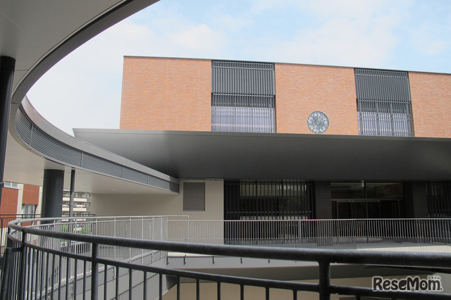 総合体育館の1階はプール、2階はアリーナで、第二体育館には和室が併設