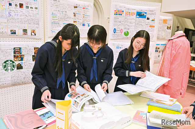 中3が1年間テーマを追う「年間研究」の展示