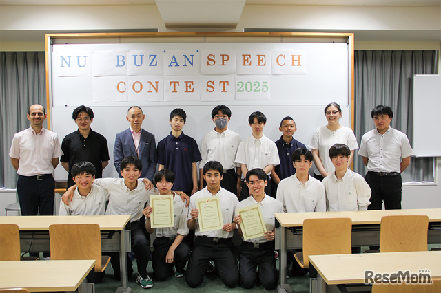 校内英語スピーチコンテストも開催