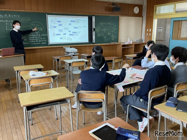 高1総合探究にて、興味あるテーマをゼミ形式で深める「Diversity seminar」