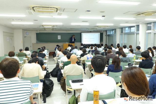 法の果たす役割とは何か、参加者は熱心に耳を傾けた。