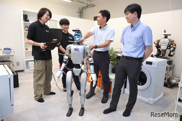 学年や立場を越えた対話が、ロボット開発と学生の成長を支えている