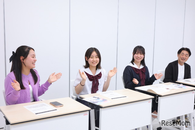 歌い継がれてきたキャンプソングはなんと100曲以上。それぞれ、思い入れのあるお気に入りの曲があるという