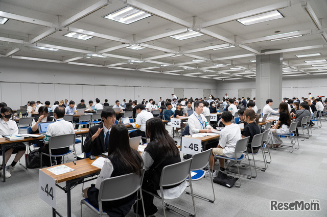 約1,000組の事前予約に対応するため設けられた個別教育相談コーナー