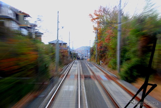 紅葉の時期をむかえる叡山電車沿線