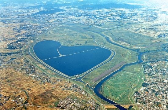 栃木県・渡良瀬川下流に作られた渡良瀬遊水地もハート形に見える