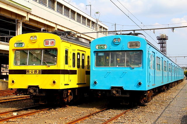 国鉄時代の塗色（スカイブルー）を再現した1001号編成と、秩父鉄道の旧塗装を再現した1007号編成。1007号は2012年に引退している。