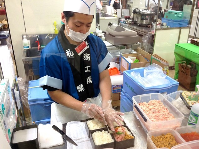 北海道「北海工房」たらば蟹の脚肉をたっぷり盛りつけた海鮮丼