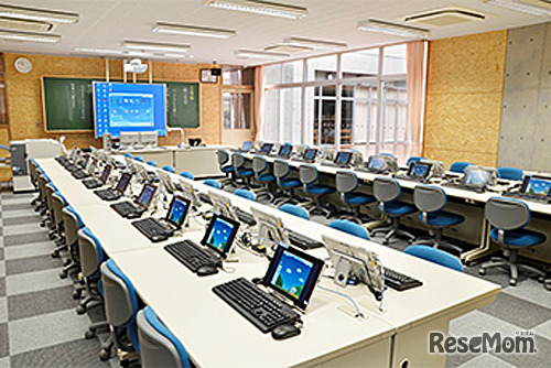 Windows 8対応の最新の12.5型タブレットPC「VersaPro タイプVZ」が導入されたパソコン教室