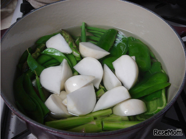 （3）-【1】時間のかかる野菜から茹でる