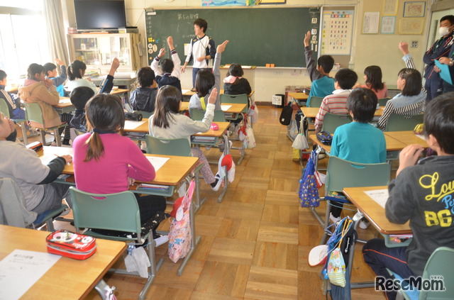 特別授業を受ける子どもたち
