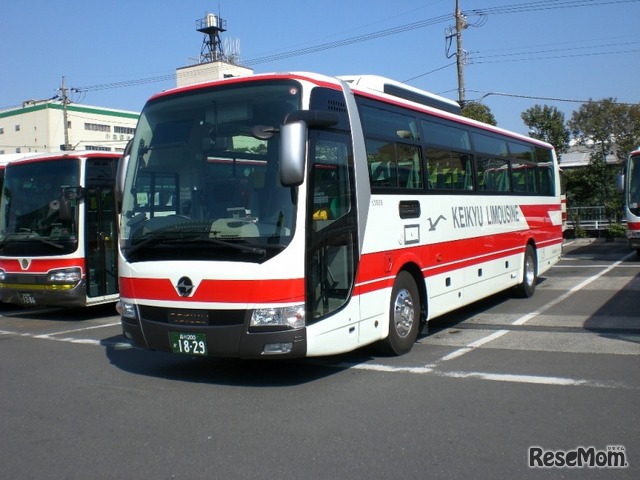 羽田空港から「カンドゥー」最寄り駅となるJR海浜幕張駅まで、京急リムジンバスで移動