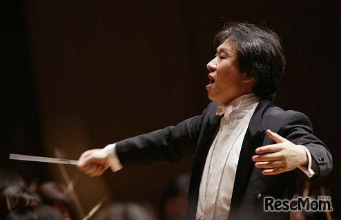 梅田 俊明氏（指揮）