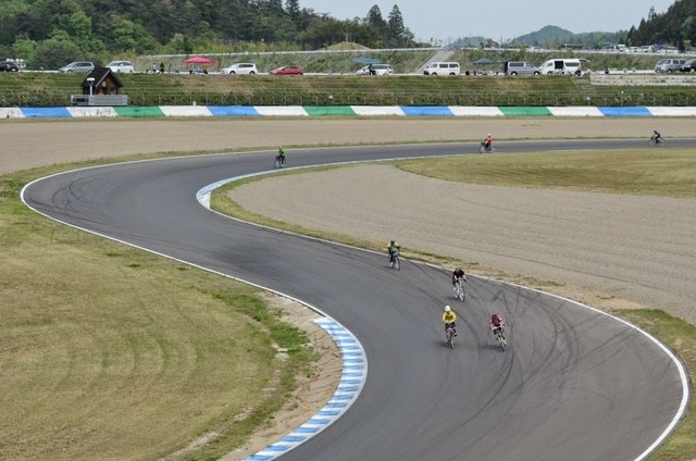 コースは広いので安全に走れる