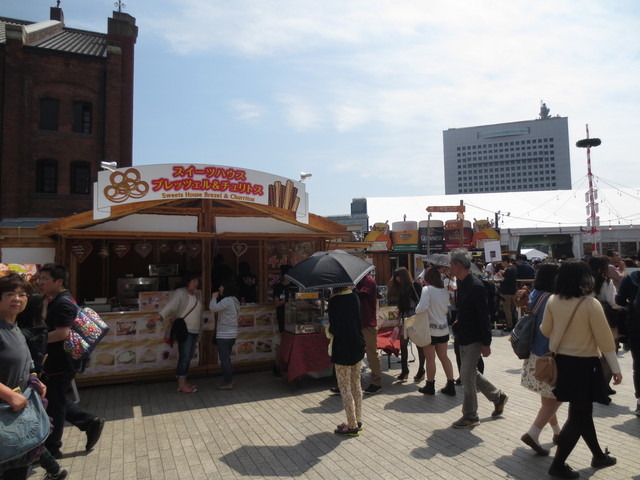 横浜赤レンガ倉庫で開催中の「ヨコハマ フリューリングス フェスト（YOKOHAMA FRUHLINGS FEST）2014」