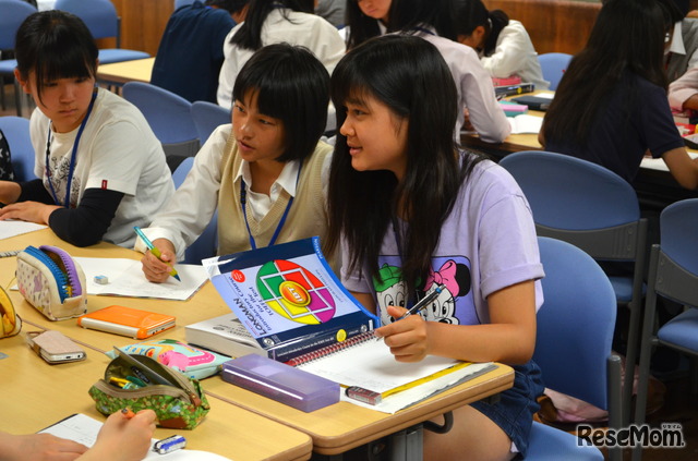 生徒同士の会話もほぼ英語で進められる