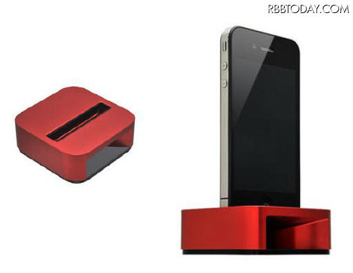レッドの本体とiPhone 4の装着イメージ（iPhone 4は別売） レッドの本体とiPhone 4の装着イメージ（iPhone 4は別売）