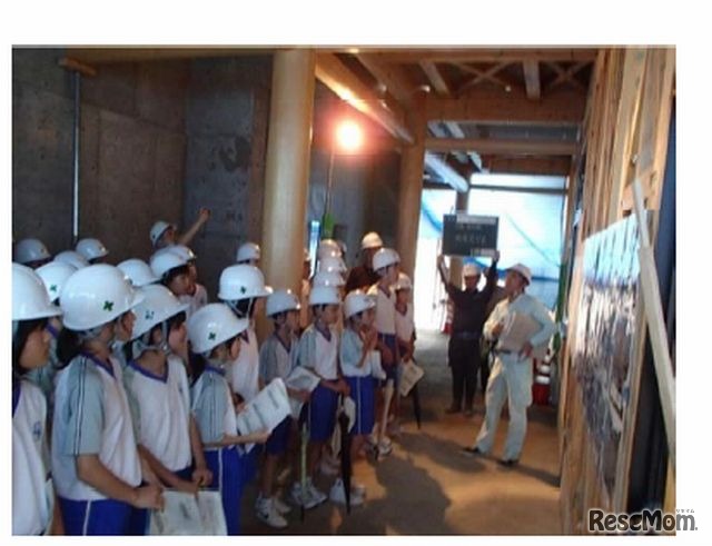 校舎建設を通じて地元産業を学ぶ（愛媛県）
