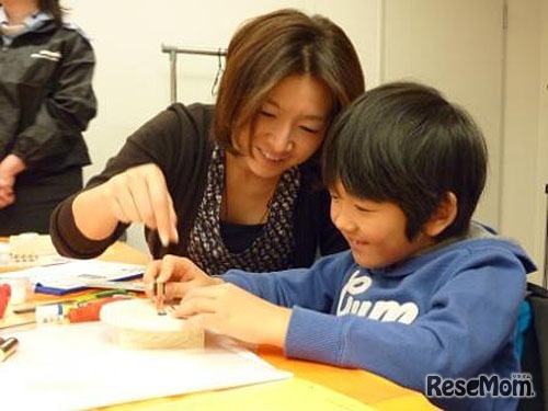 パナソニック・親子LED工作教室「クリスマスランプをつくろう！」