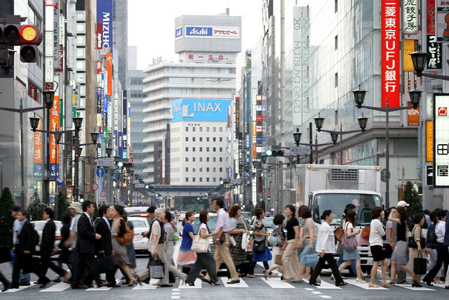 【なくせ！自転車事故】東京の銀座通りの歩道は自転車通行不可