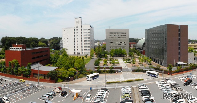 中央学院大学、大駐車場を完備