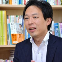 インタビューに応える松田氏