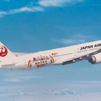 嵐・大野智デザインのボーイングが空を飛ぶ！…JAL Fly to 2020 特別塗装機お披露目会
