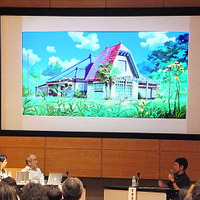３人の後方に見えるのは愛・地球博で再現された「サツキとメイの家」（『となりのトトロ』から）