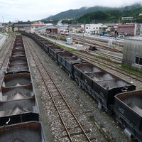 盛駅構内に留置されている岩手開発鉄道の貨車。「3鉄まつり」では同社の検修庫も公開される。
