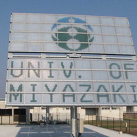 宮崎大学に設置された集光型太陽電池