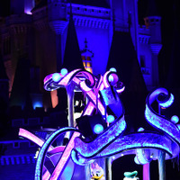 パレード「ナイトフォール・グロウ」 (c) Disney