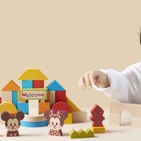子どもの発想や考える力を育む木製玩具　(c) Disney　(c) Disney/Pixar　(c) DISNEY. Based on the “Winnie the Pooh” works by A.A. Milne and E.H. Shepard