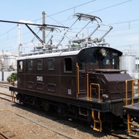 ED403やED501の機関車展示も行われる。写真はED501。
