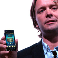シンガポールで「Xperia ray」を発表した、Sony Ericssonでアジア太平洋地区のHead of Marketingを務めるOla Lilja Molen氏（CommunicAsia 2011）