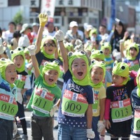 カエル姿で激走する「筑波山がまレース」8/11開催