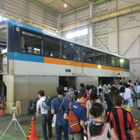 東京モノレール昭和島車両基地の一般公開イベントの様子。今年は8月11日「山の日」に開催される。