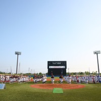 クロマティ、リトルリーグ野球に登場…子どもとMLB式ストレッチ実践