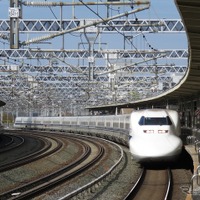 東海道新幹線は浜松～豊橋間で運転を見合わせる。写真は浜松駅。